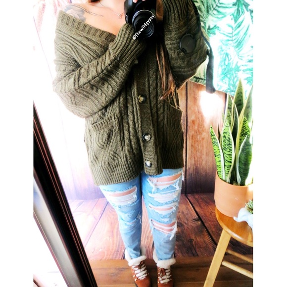 Sweaters - NWT // Cozy olive green cardigan ✨